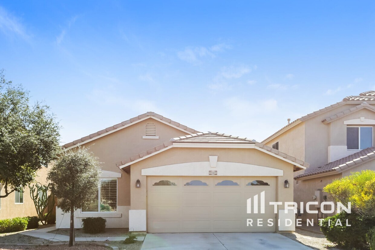 Primary Photo - 44305 W McClelland Dr