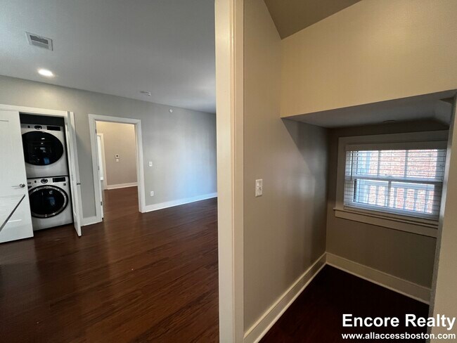 Foto del edificio - 390 Harvard St