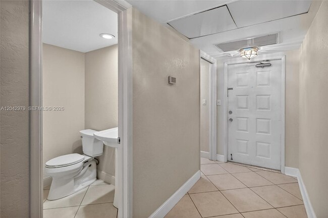 Foto del edificio - 4015 W Palm Aire Dr