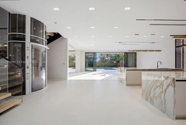 Foto del edificio - 3318 NE 16th Pl