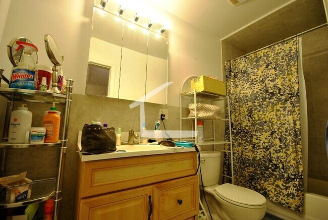 Building Photo - 3bed 2 bath in Brookline