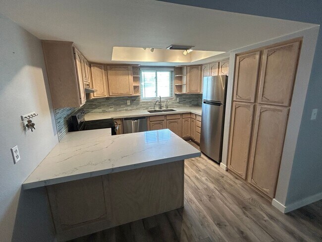 Foto del edificio - 4501 W Continental Dr