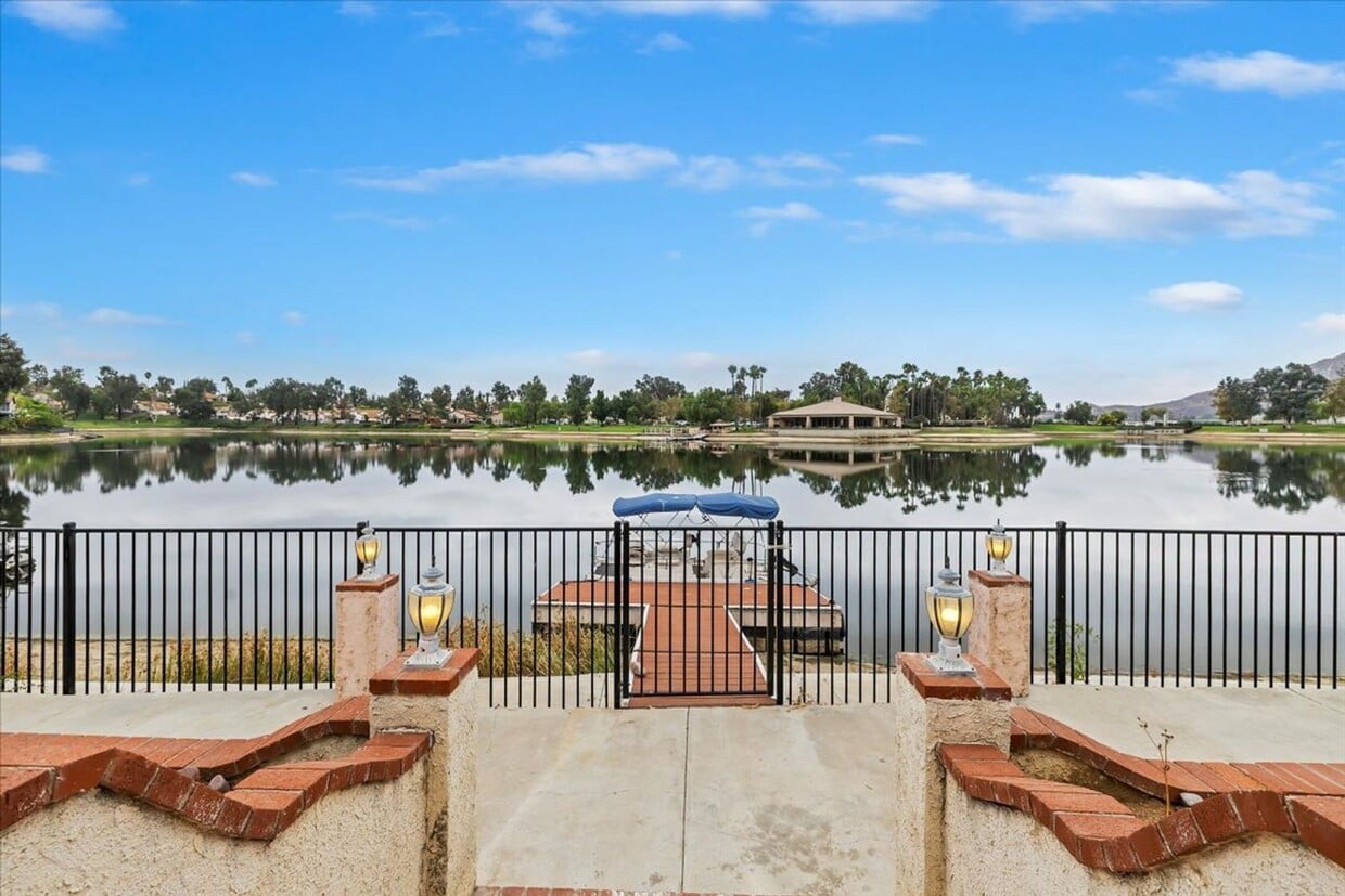 Primary Photo - Lakefront Home for Lease – Panoramic Views...
