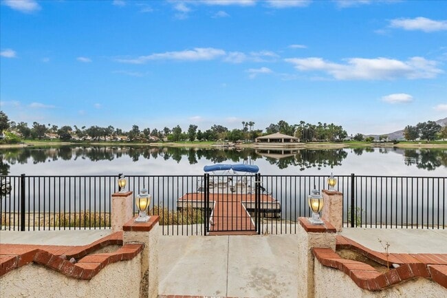 Lakefront Home for Lease – Panoramic Views... - Lakefront Home for Lease – Panoramic Views...