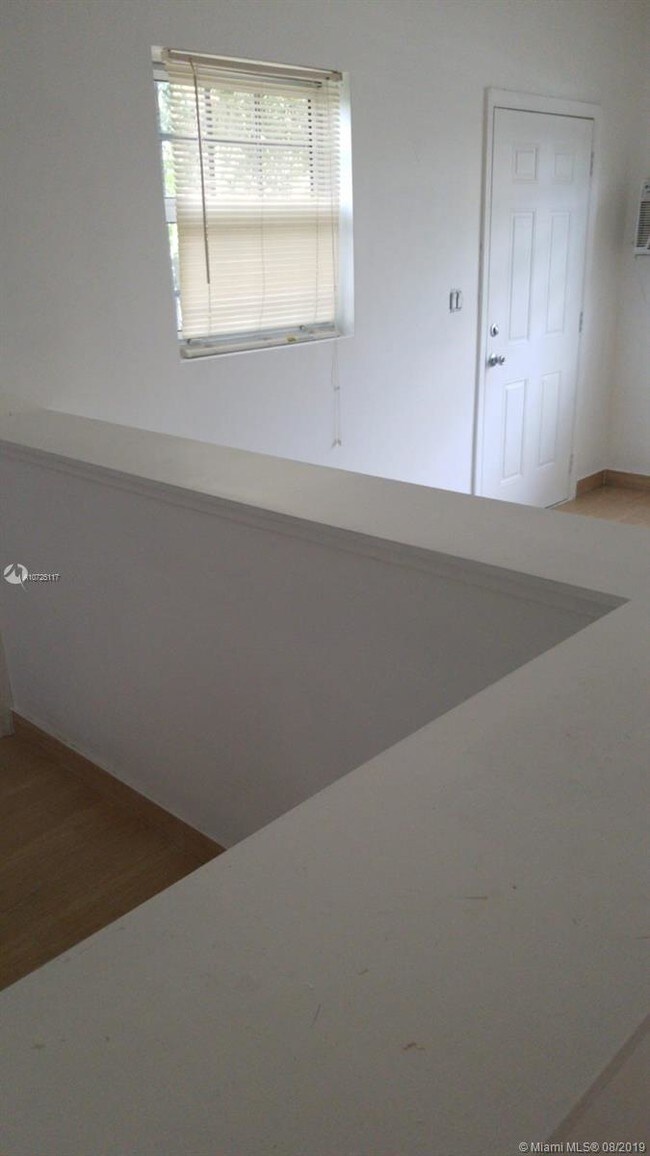 Foto del edificio - 170 NE 68th Terrace