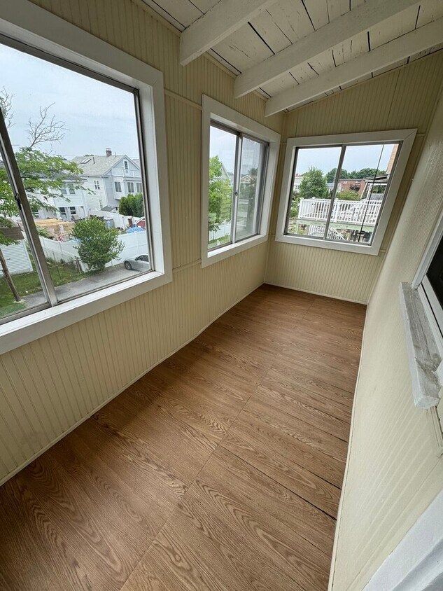 Foto del edificio - Bright and Spacious 3Bed Avail 8/1 or 9/1 ...