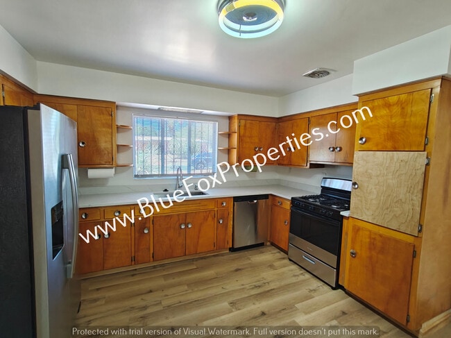 Photo - 5755 E 6th St House