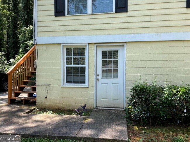 Building Photo - 3223 Altacrest Dr