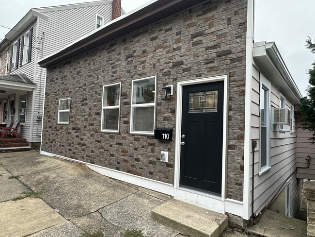 Building Photo - 106 Saint John St