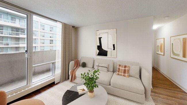 Building Photo - Royal Tower