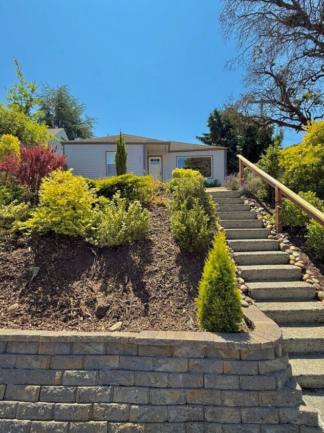 Foto principal - Renovated 2 Bedroom Home in Rainier Beach ...