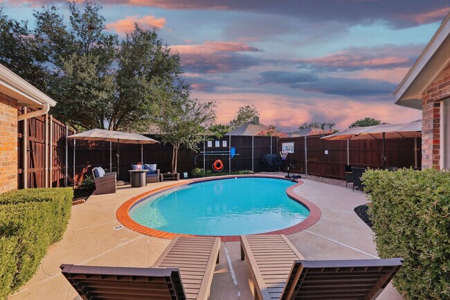 Building Photo - 11911 Rocky Point Dr