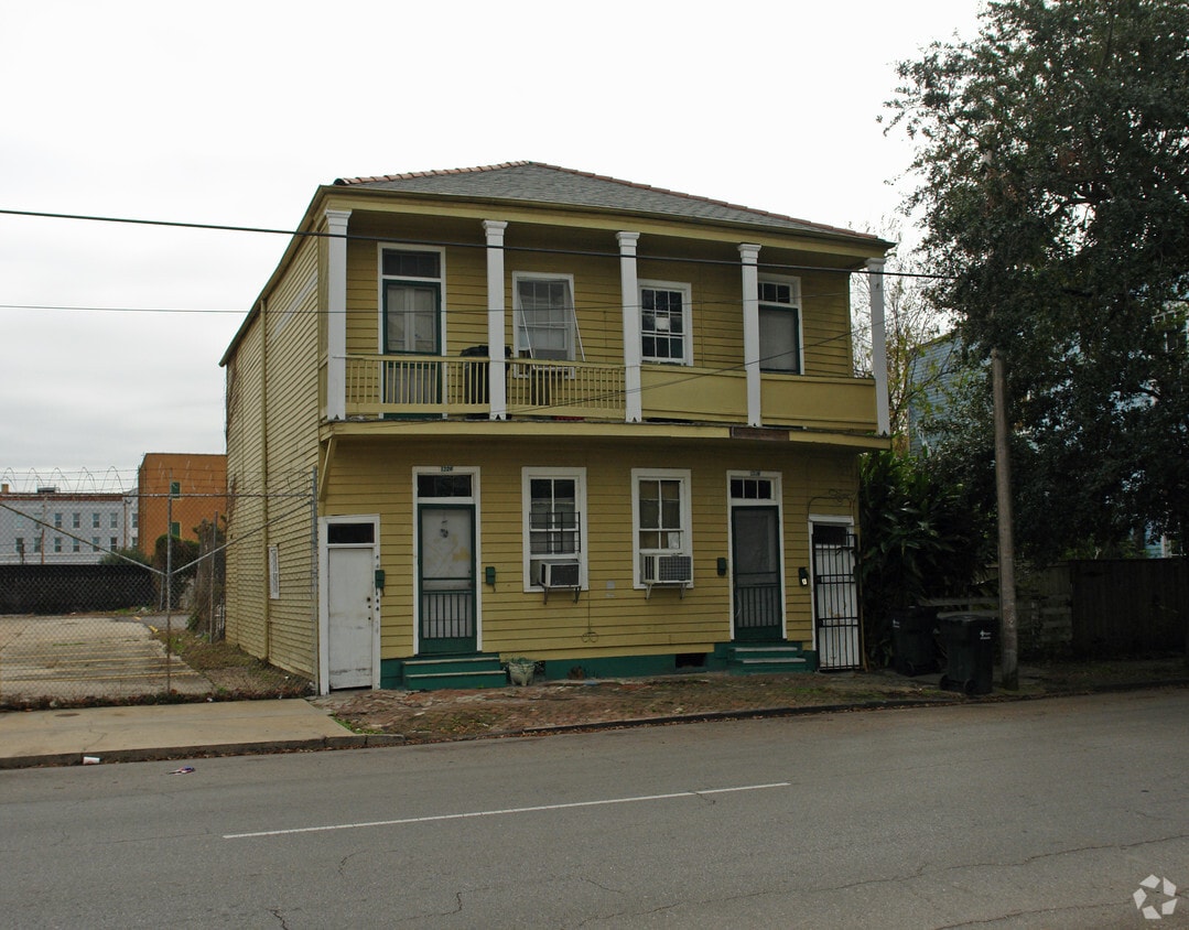 Primary Photo - 1226 Carondelet St