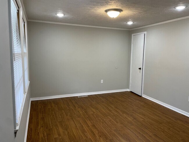 Foto del edificio - 3 BED, 1 BATH BRICK HOME LOCATED IN TROY