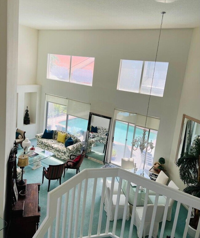 Foto del edificio - 17275 Ventana Dr