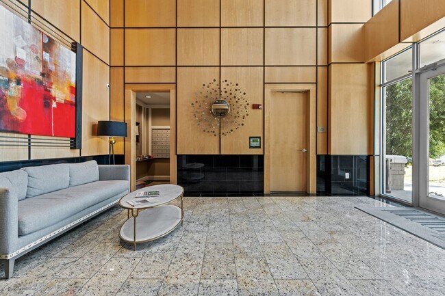 Foto del edificio - Your dream condo in the heart of Raleigh!