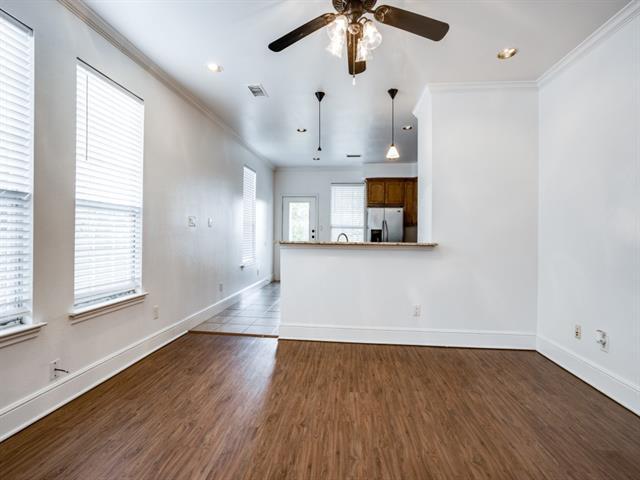 Building Photo - 480 S Pecan St