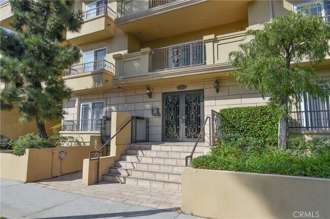 Foto del edificio - 11911 Mayfield Ave