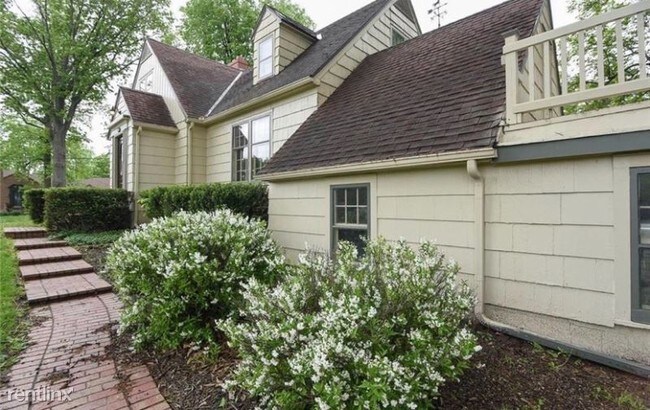 Building Photo - 4 br, 2.5 bath House - 5621 NE Doniphan Ln