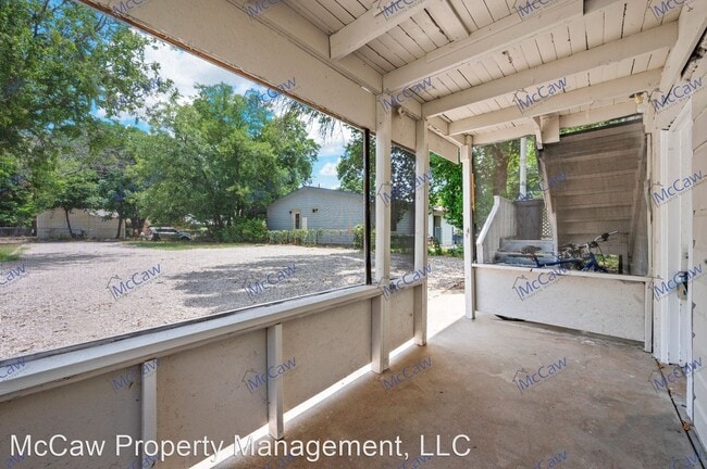 Building Photo - 2 br, 1 bath House - 821 Bond St. #B