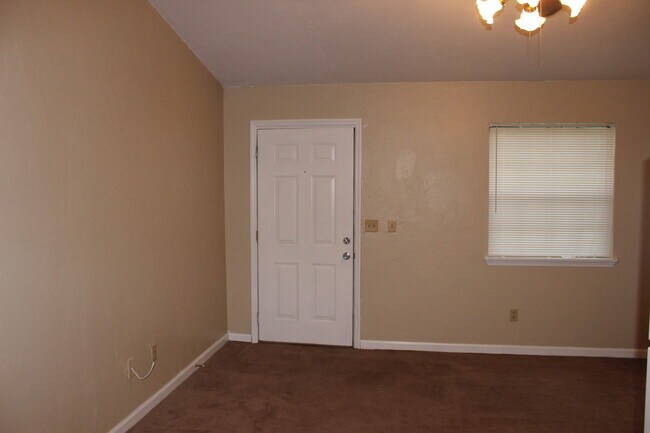 Foto del edificio - 1/1 Townhouse Close To TCC/FSU!