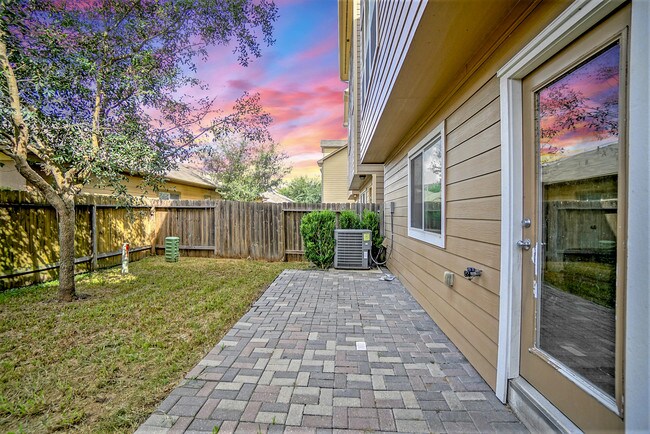 Building Photo - 3216 Clearview Cir