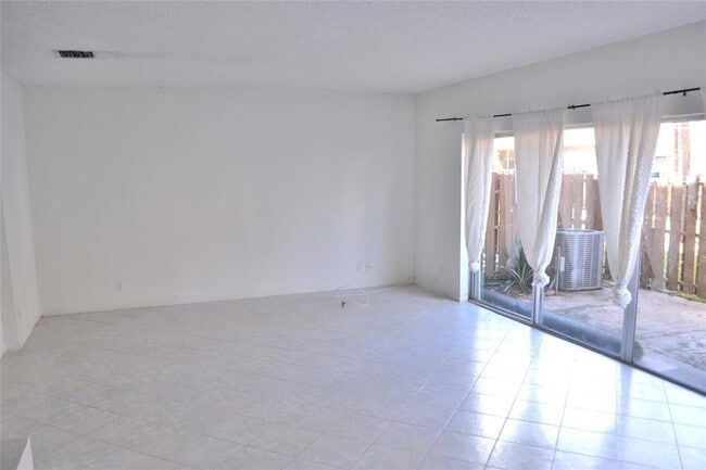 Building Photo - 8237 NW 8th Ct