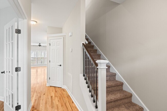 Foto del edificio - Spacious Home near Downtown Apex!