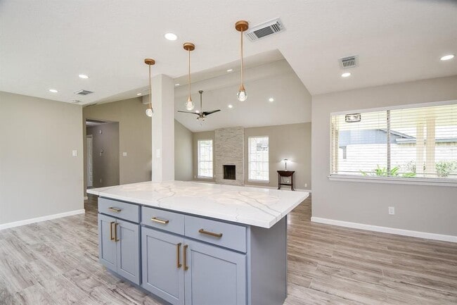 Building Photo - 2810 Dove Country Dr