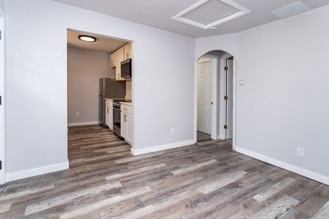 Building Photo - Charming Updated Cottage – 2 Bed, 1 Bath!!