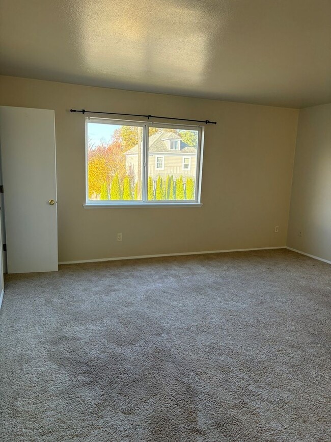 Foto del edificio - 3 bd/1 ba Duplex in Tacoma - $1,700