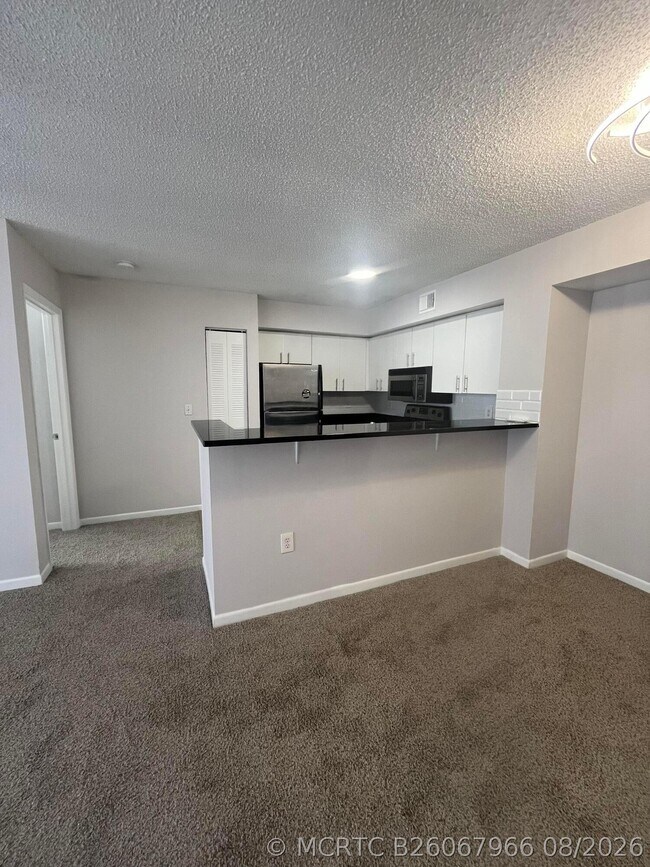 Foto del edificio - 1755 Village Blvd