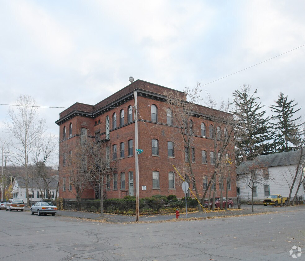 Primary Photo - 432 4th Ave