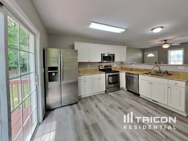 Foto del edificio - 409 Wood Green Dr