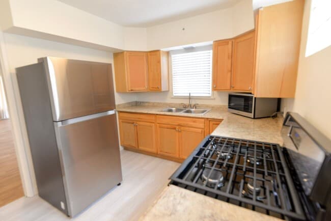 Building Photo - Single Family Home-Prime Location! Washer/...