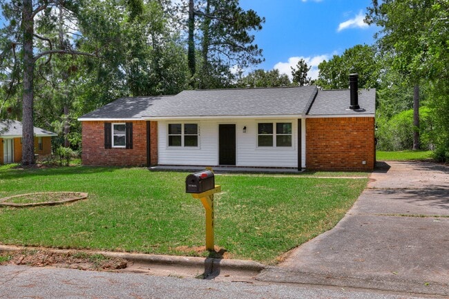Building Photo - 2404 Southdale Dr