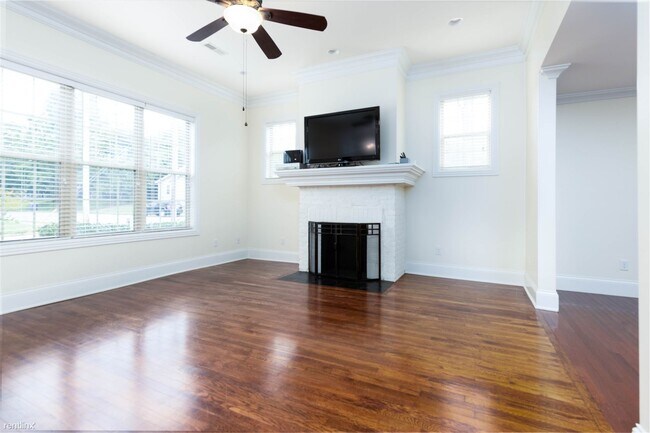 Building Photo - 2 br, 1.5 bath House - 665 E 11th Ave