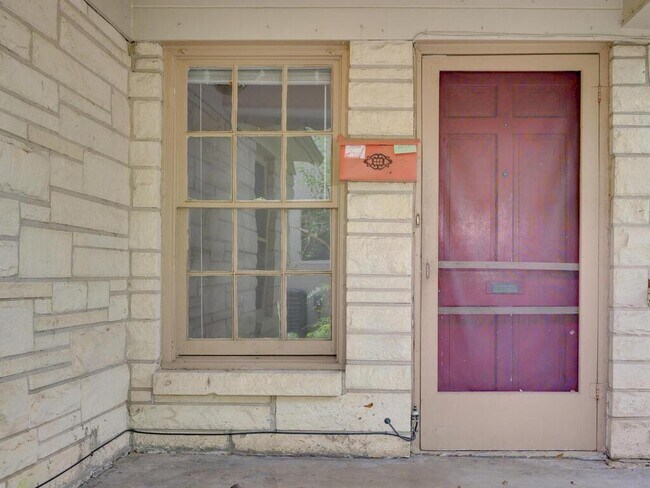 Foto del edificio - 1206 Marshall Ln