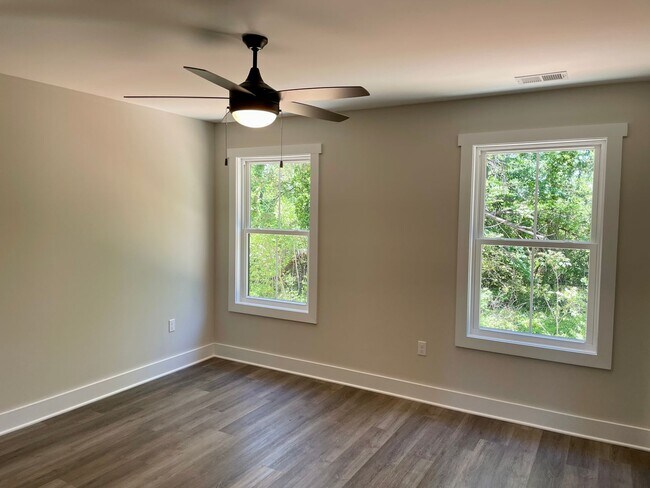Foto del edificio - End Unit Luxury Townhouse in Campbell County