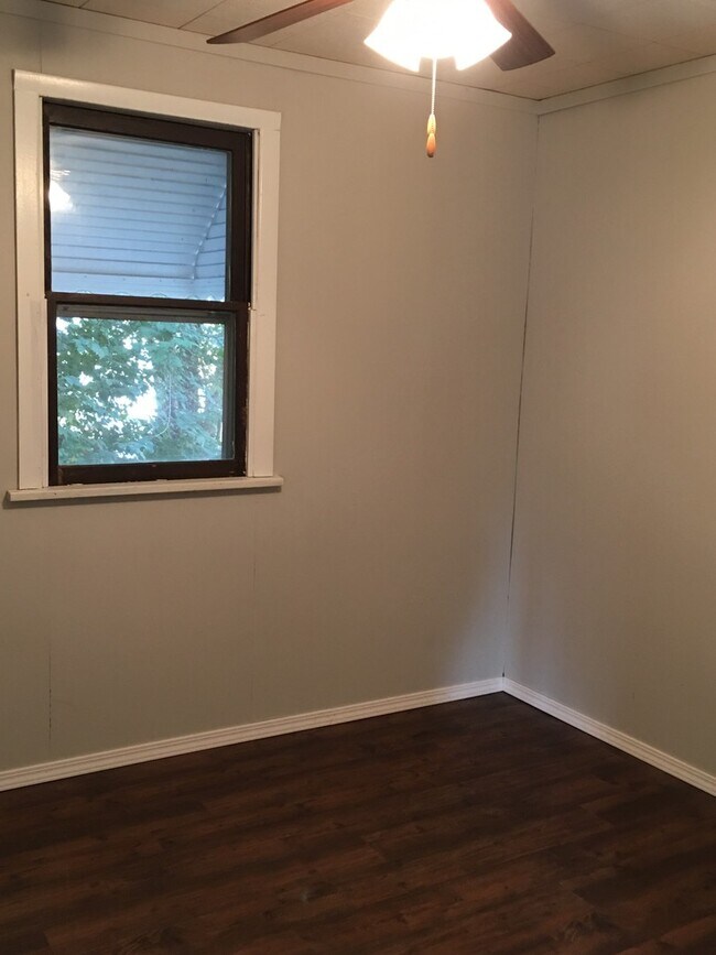 Foto del edificio - Adorable 2 bedroom house in quiet neighbor...