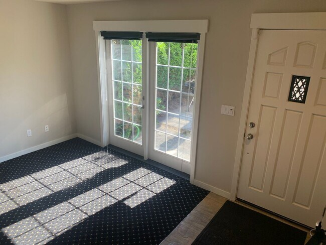 Building Photo - 1/2 Off First Months Rent !Come home to th...