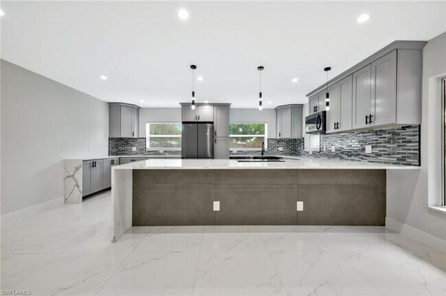 Foto del edificio - Absolutely Beautiful Gulf Access Pool Home...