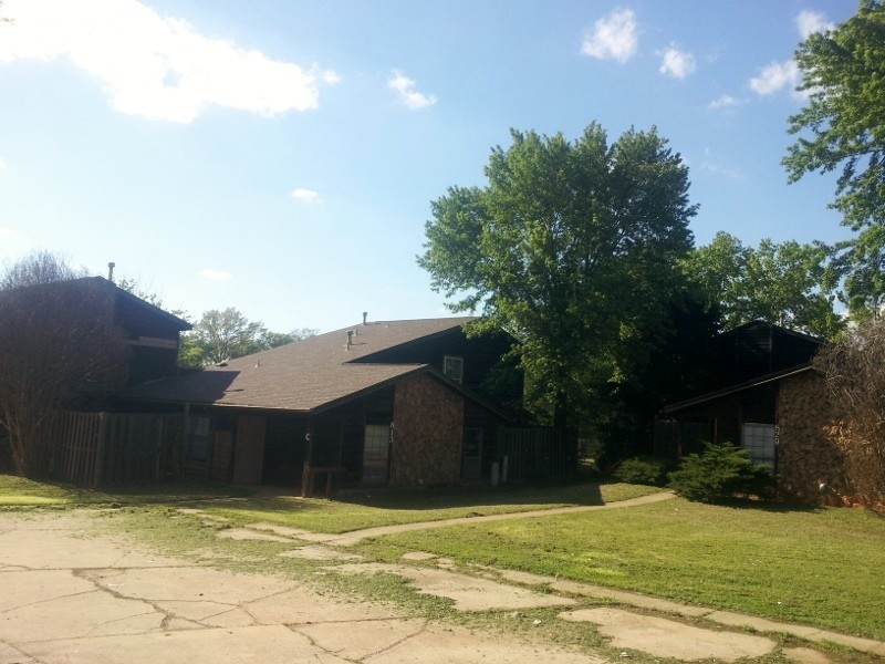 Primary Photo - 817 N Burdick St