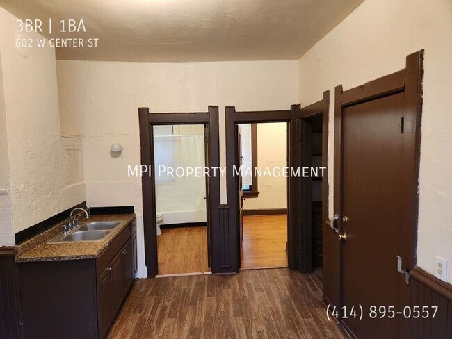 Building Photo - 602 W. Center - 3 Bedroom Lower