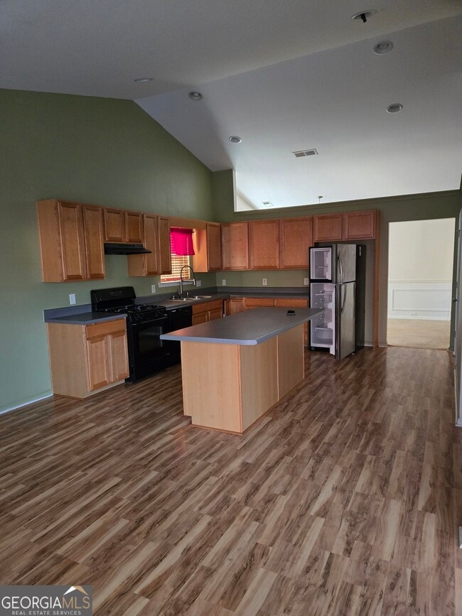 Foto del edificio - 5140 Rosewood Pl