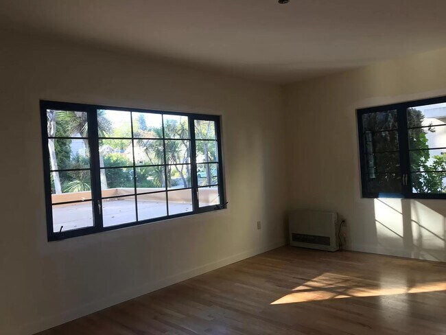 Building Photo - 110 Pine Pl