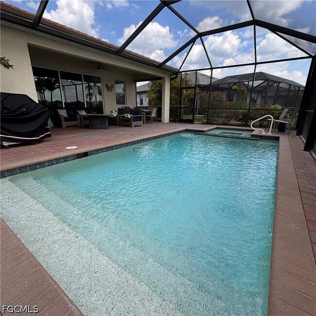 Foto del edificio - 4028 E Hampton Cir