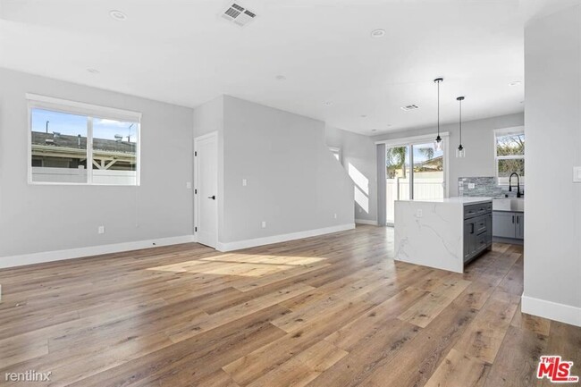 Building Photo - 3 br, 3 bath House - 3113 Hollydale Drive