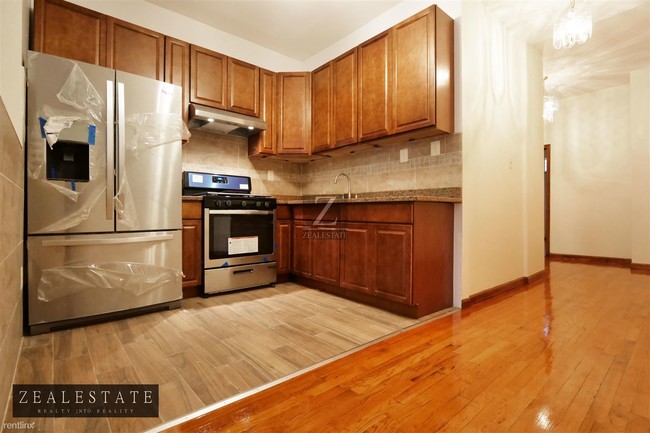 Building Photo - 2 br, 1 bath Apartment - 250 9th St 1