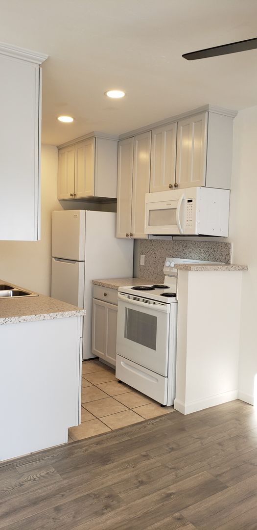 Foto del edificio - Renovated La Mesa Village 2BR/2BA Condo